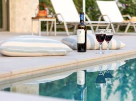 My Mediterranean Corfu Luxury Villa with Private Swimming Pool，位于康托卡利卡波季斯第亚斯博物馆附近的酒店