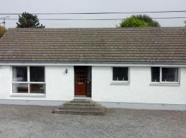 Lovely 3 Bedroom Bungalow Located in Drummore，位于Drummore的酒店