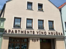 Apartmány VÍNO HRUŠKA Pardubice，位于帕尔杜比采的酒店