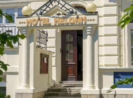 Hotel Heluan，位于卡罗维发利的酒店