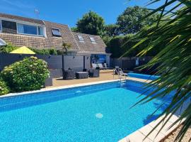 Beautiful apartment with private pool near Tenby，位于基尔格蒂的酒店