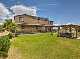 Sahuarita Home 22 Mi to Saguaro Natl Park!，位于Sahuarita的度假屋