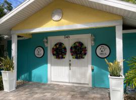 3Gulls Inn Ozona-Boutique Hotel-Steps from Restaurants and Brewery-Pet Friendly，位于帕姆港的酒店