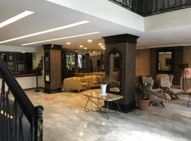 克乐斯酒店，位于里泽的酒店