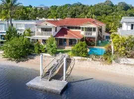 Noosa Riverfront Splendour, Ideal for Families