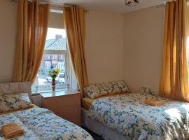 The Cosy 2 bedroom flat, sleeps 6，位于Hebburn桑格杜恩 罗马堡垒附近的酒店