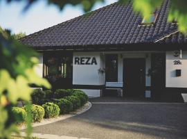 Reza，位于贝乌哈图夫Manor house of Olszewski Family附近的酒店