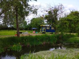 Les roulottes du Moulin de Palet，位于Chartrené的酒店