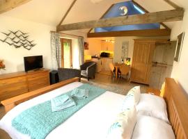 A Delightful Barn in a Peaceful and Private Setting, Close to Dartmoor and the Beautiful Tamar Valley，位于甘尼斯莱克的公寓