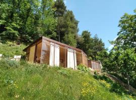 Suxen nature experience - lodge con vista panoramica，位于Prepotto的带停车场的酒店