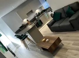Town centre 2 bed luxury apartment