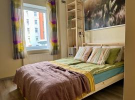 Cozy vibes like home it is quiet apartment with three bedrooms，位于里加Riga Plaza Shopping Center附近的酒店