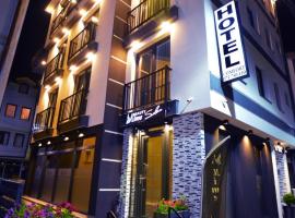 Comfort Hotel，位于斯特鲁加的公寓式酒店