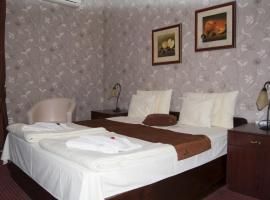 Guest House Prenoćište Piccolina，位于松博尔的酒店