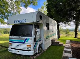 Dobbin the horse box in The Lake District，位于科克茅斯的酒店