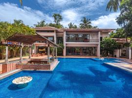 Saffronstays Casa Del Palms, Alibaug - luxury pool villa with chic interiors, alfresco dining and island bar，位于阿利鲍格的乡村别墅