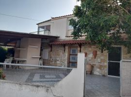 Cosy maisonette close to Poros,Epidauros,Nafplio，位于Taktikoúpolis的酒店