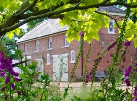 The Georgian Coach House:New Forest with hot tub，位于福丁布里奇的度假屋