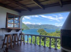 Rustic Charm and Breathtaking Views 'Casita'