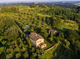 Spacious Tuscan Villa Retreat