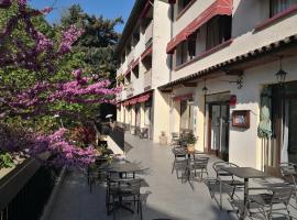 Logis Hôtel-Restaurant Le Tanargue，位于Valgorge的酒店