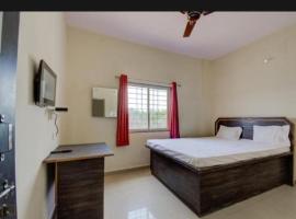 POP 84808 Thakur Guest House，位于巴雷利的酒店