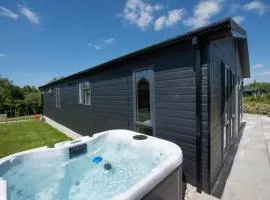 Clover Lodge, 32 Roadford Lake Lodges, Lifton