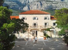 Heritage Hotel Kaštelet，位于图彻皮的酒店
