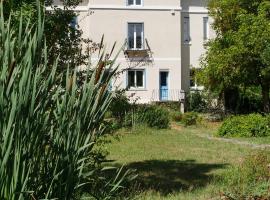 Chambres d'hôtes les Bruyères，位于蒙特龙莱班的酒店