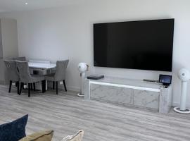 A G2 luxury home that sleeps up to 4 guests，位于巴塞尔顿的酒店