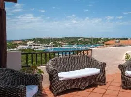 [SPETTACOLARE TERRAZZA SU PISCINA E PORTO CERVO]