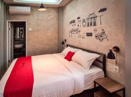 RedDoorz Syariah At Tibra RSWBox Ciawi，位于茂物的酒店