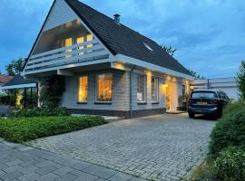 Luxury villa with private Sauna and Jacuzzi in Holland，位于德拉赫滕的酒店