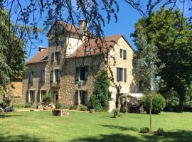 Chambres et table d'hôtes Le cèdre Aveyron，位于Sainte-Croix的酒店