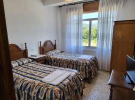 HOSTAL BARCELONA，位于Entrimo的酒店