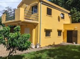 Villa Emma Ampefy，位于Ambatoasana Afovoany的带泳池的酒店