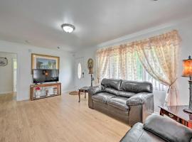 Greensboro Home Less Than 4 Mi to Downtown!，位于格林斯伯勒的酒店