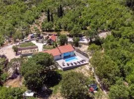 Cozy Home In Metkovic With Jacuzzi