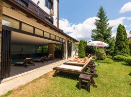 Hotel Bansko SPA & Holidays - Free Parking，位于班斯科的带泳池的酒店