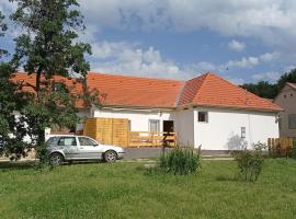 Lovas Vendégház，位于Óbánya的度假短租房
