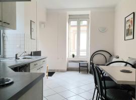 Appartement au n°1 centre d'Avranches，位于阿夫朗什的酒店
