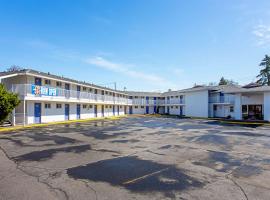 Motel 6 Pendleton, OR - West，位于彭德尔顿的酒店