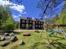 Villa Karllösa - Bed and Breakfast，位于马里拉的酒店