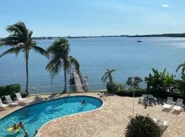Waterfront condo with Breath taking sunset views/Pool and hot tub
