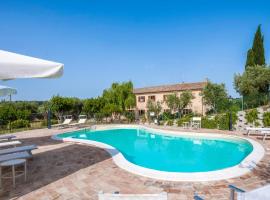 Stunning Home In Fano Pu With Outdoor Swimming Pool，位于Rosciano的豪华型酒店