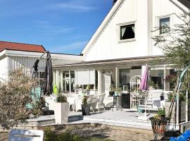 Holiday home VÄRMDÖ V，位于韦姆德的酒店