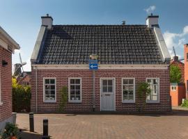 Karakteristiek huis in centrum Winsum met nieuwe badkamer，位于Winsum的度假屋