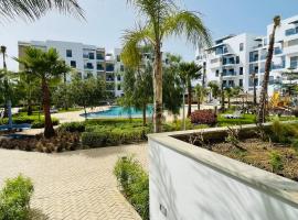 Luxury Apartment with Pool，位于迈尔提勒的海滩短租房