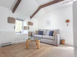 Cosy 1 bedroom Cottage - Great location & Parking