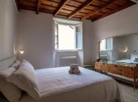 Silvia Como House - The House Of Travelers